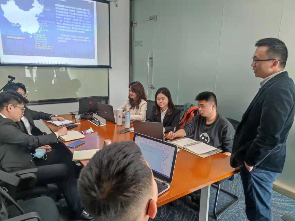 管理学院走访美美咨询校外实践基地看望深度嵌入项目的在岗实习生